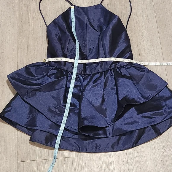 Lulu’s Navy Ruffle Peplum Party Top – Size M. Peplum,party, Glam. Shimmer. - Picture 4 of 6